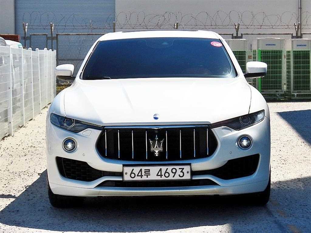 마세라티 르반떼 3.0 AWD 사진 2/20