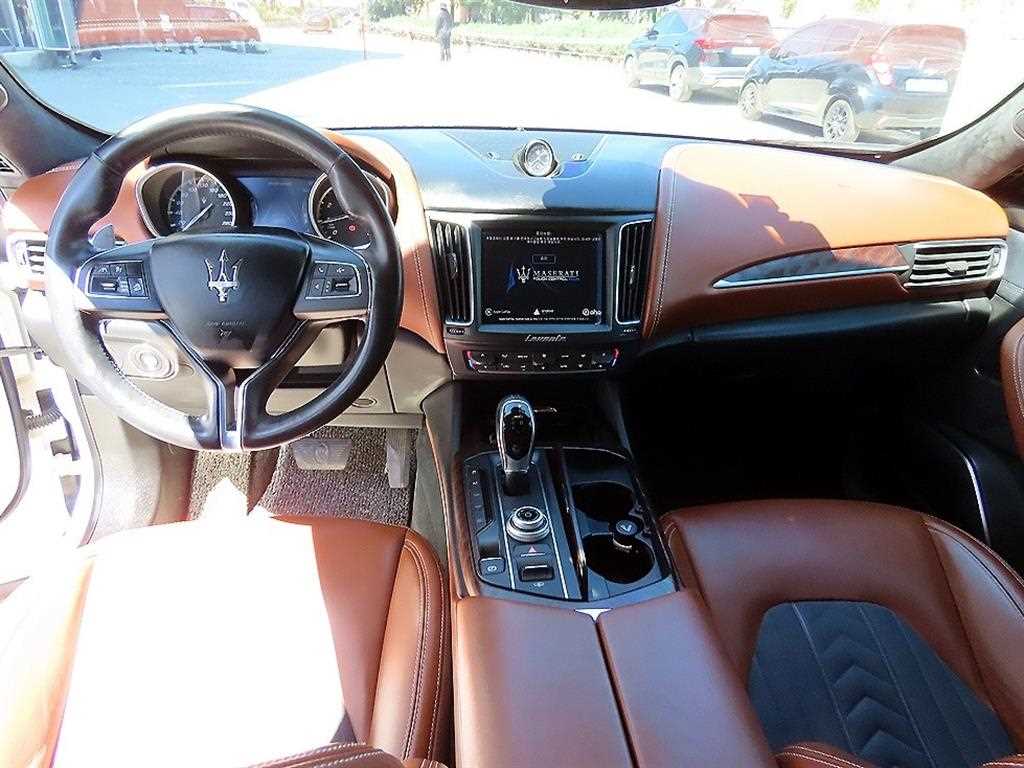 르반떼 3.0 AWD 2018년식