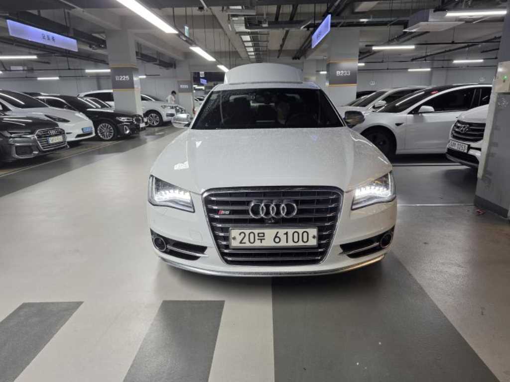 S8 4.0 TFSI 콰트로 2014년식
