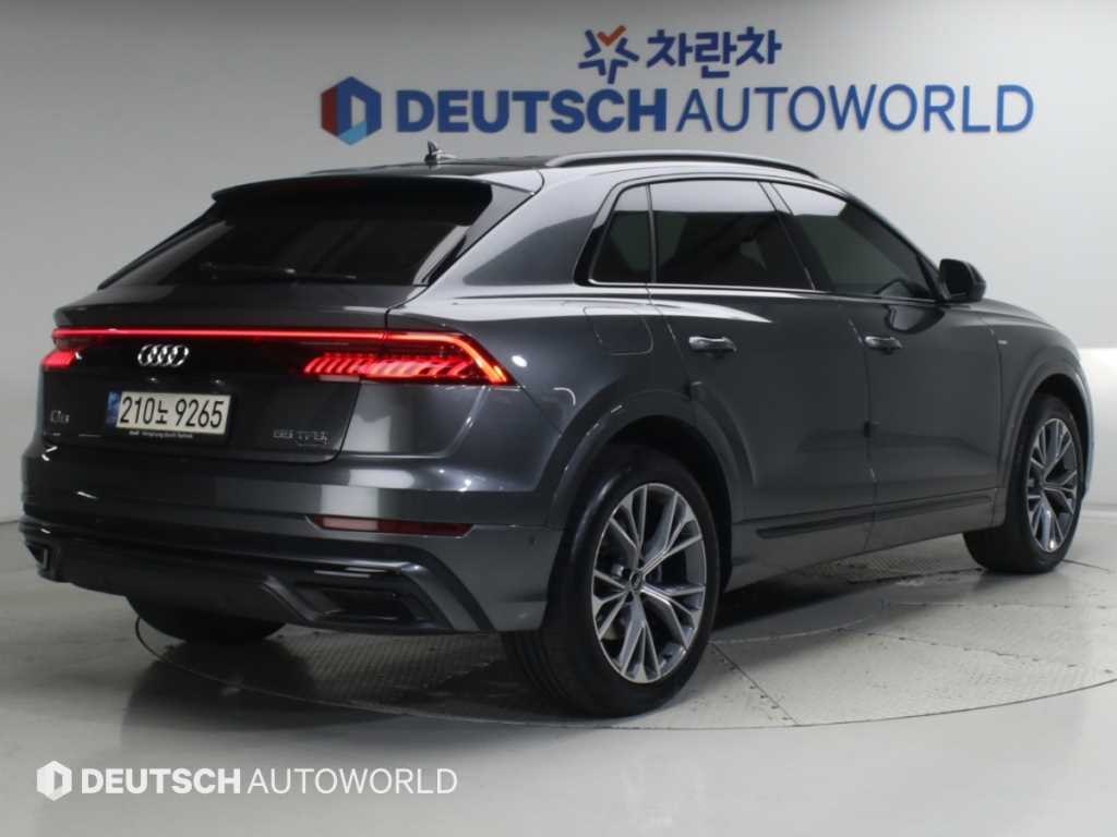 아우디 Q8 55 TFSI 콰트로 프리미엄 사진 2/20