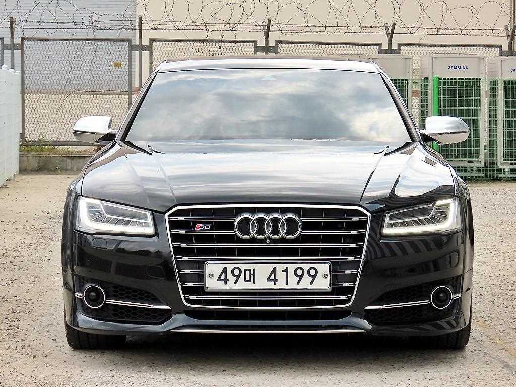 S8 4.0 TFSI 콰트로 2015년식