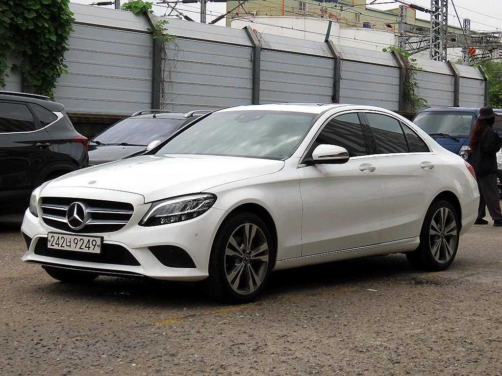 벤츠 C 클래스 C220 d 4MATIC 아방가르드 사진 2/20