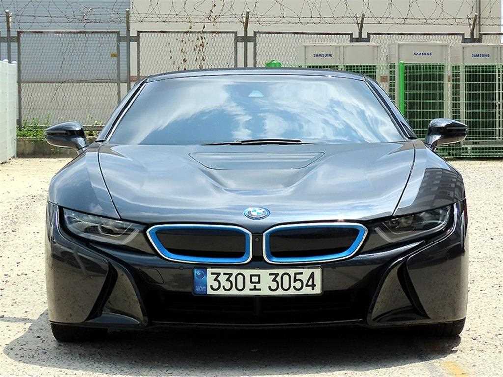 BMW i8 로드스터 사진