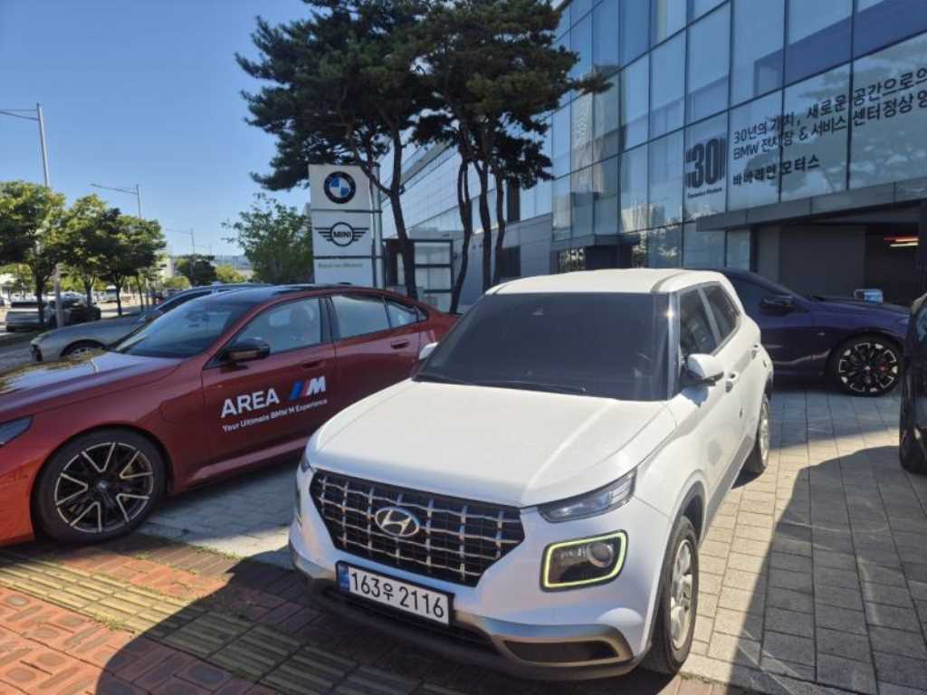 베뉴 1.6 모던 2020년식