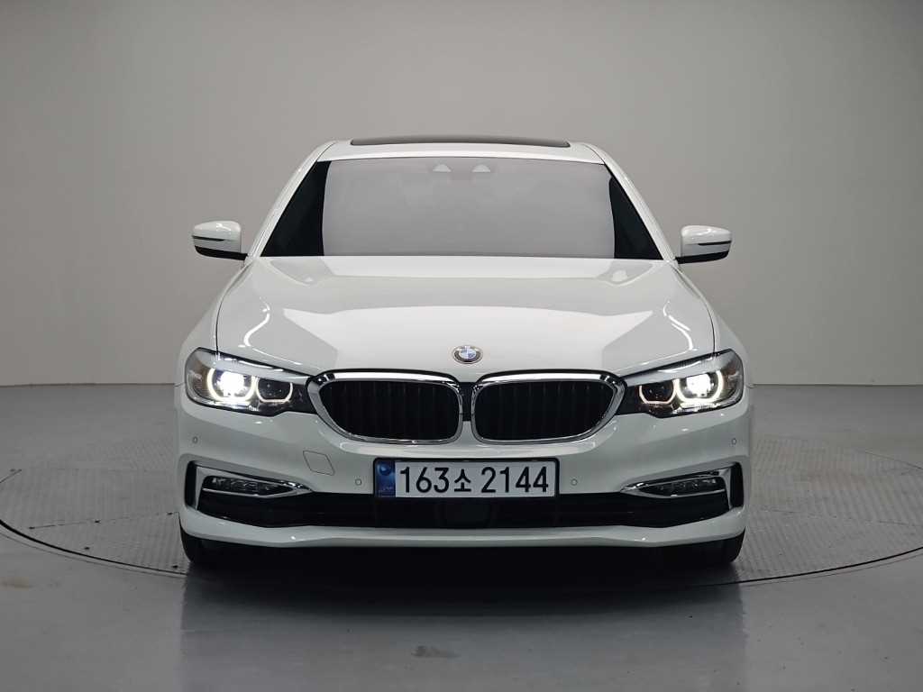 BMW 5시리즈 520i 럭셔리 사진 2/19