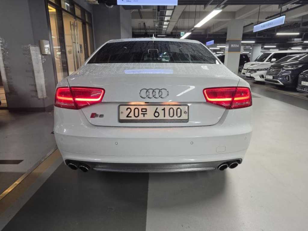 아우디 S8 4.0 TFSI 콰트로 사진 2/11