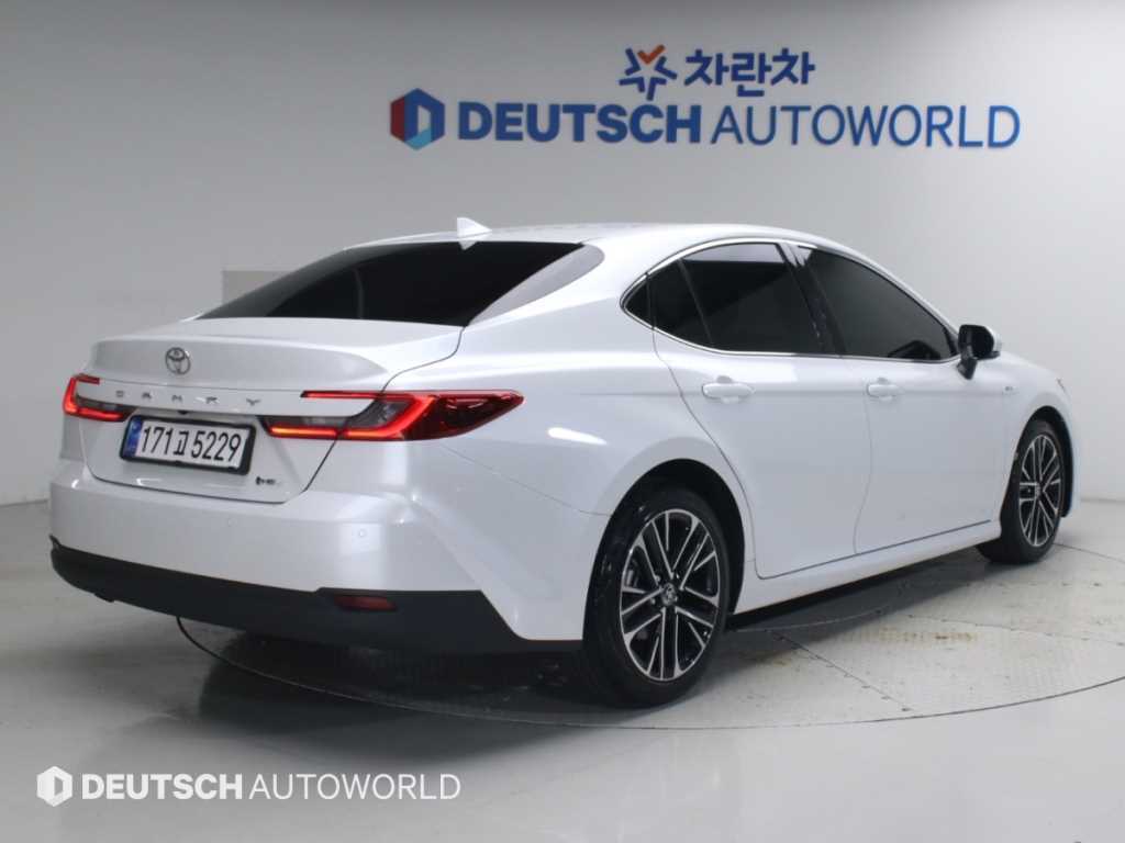 토요타 캠리 2.5 하이브리드 XLE 사진 2/20