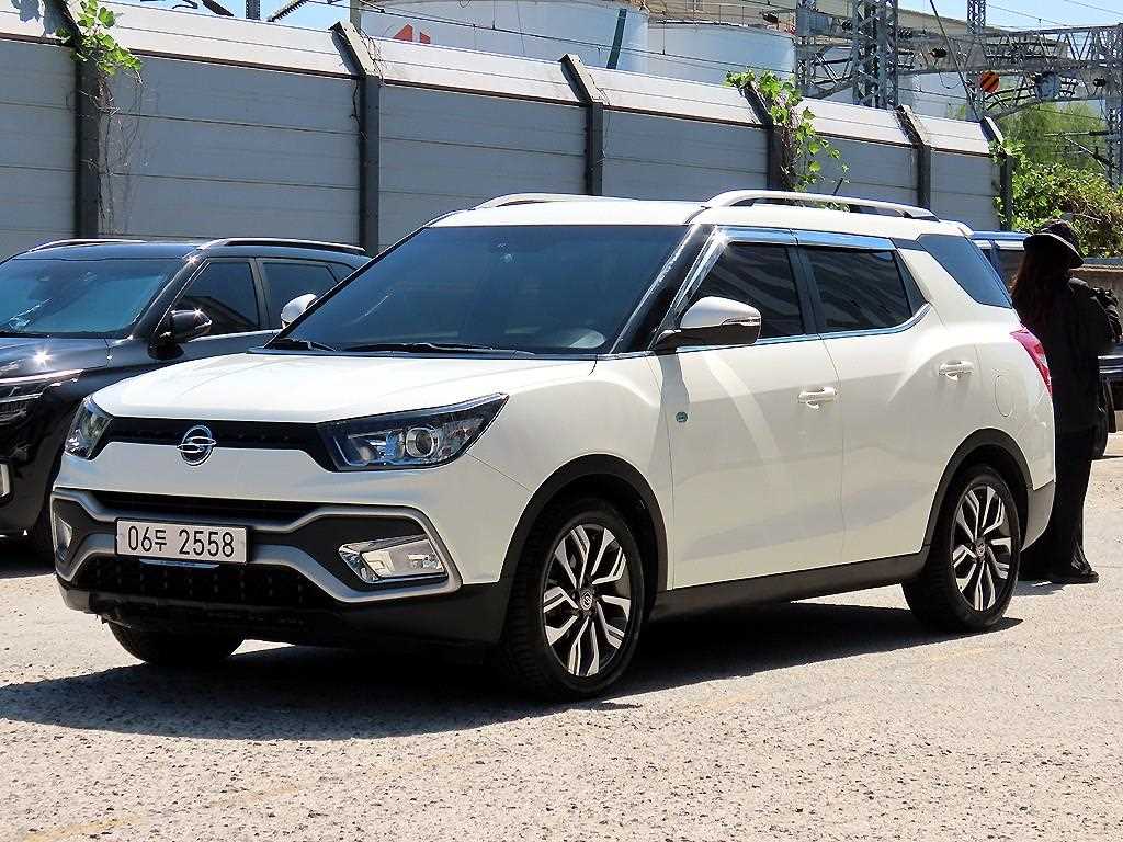 KGM 티볼리 2WD 디젤 1.6 IX 사진 2/20