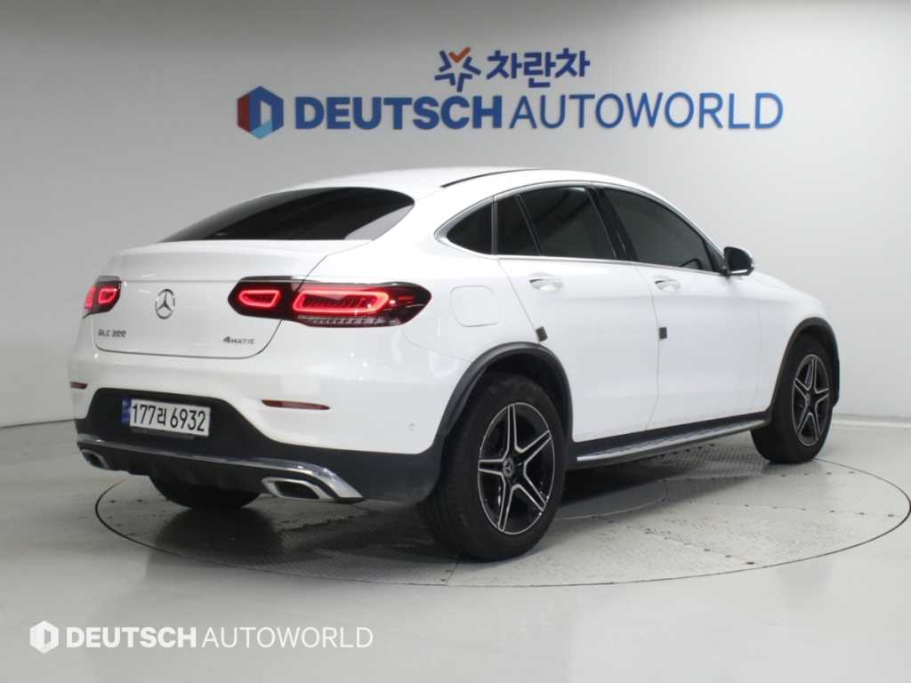 벤츠 GLC 클래스 GLC 300 4MATIC 쿠페 사진 2/20