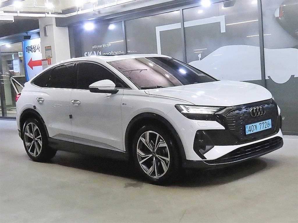 Q4 e-트론 40 스포트백 프리미엄 2023년식