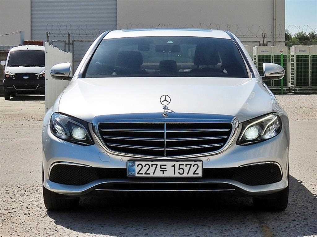벤츠 E 클래스 E220d 아방가르드 사진