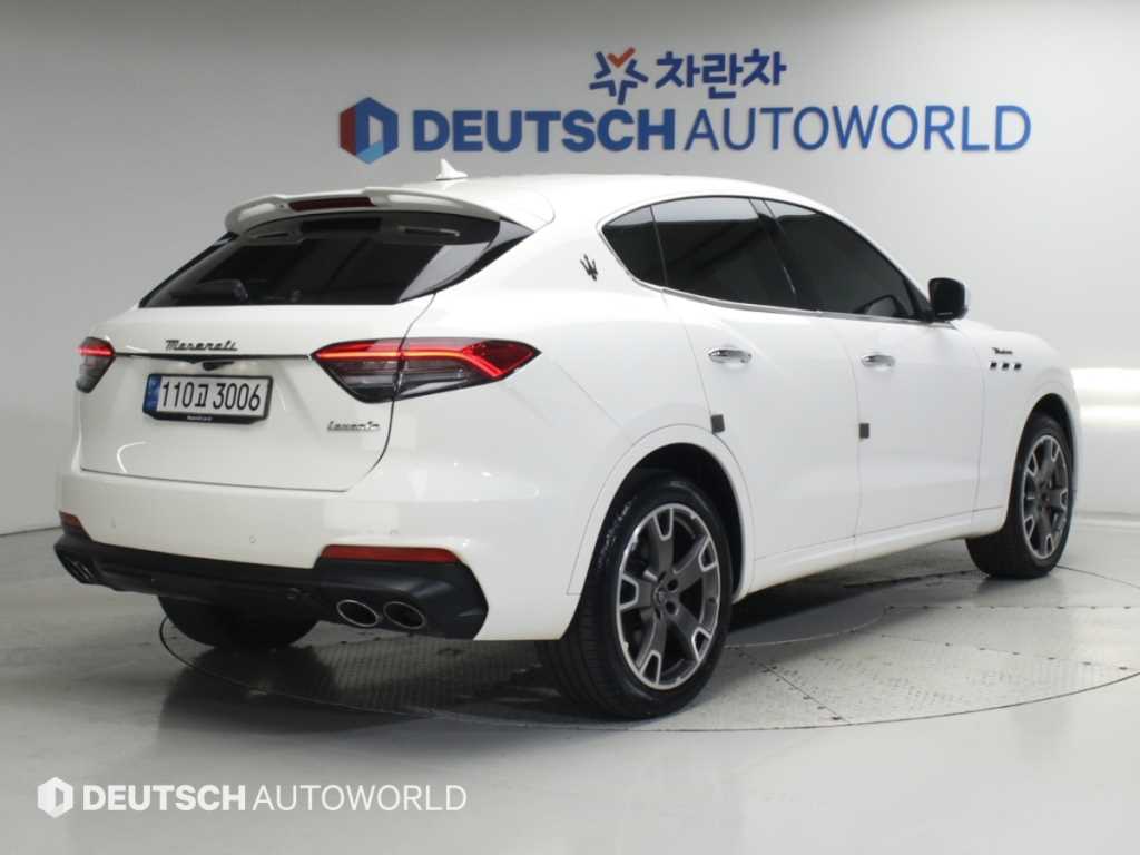 마세라티 르반떼 3.0 AWD 모데나 사진 2/20