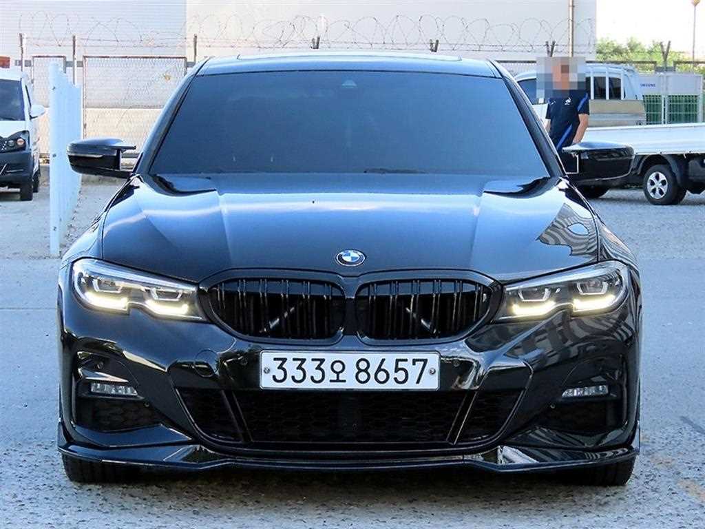 BMW 3시리즈 330i M 스포츠 사진 2/20