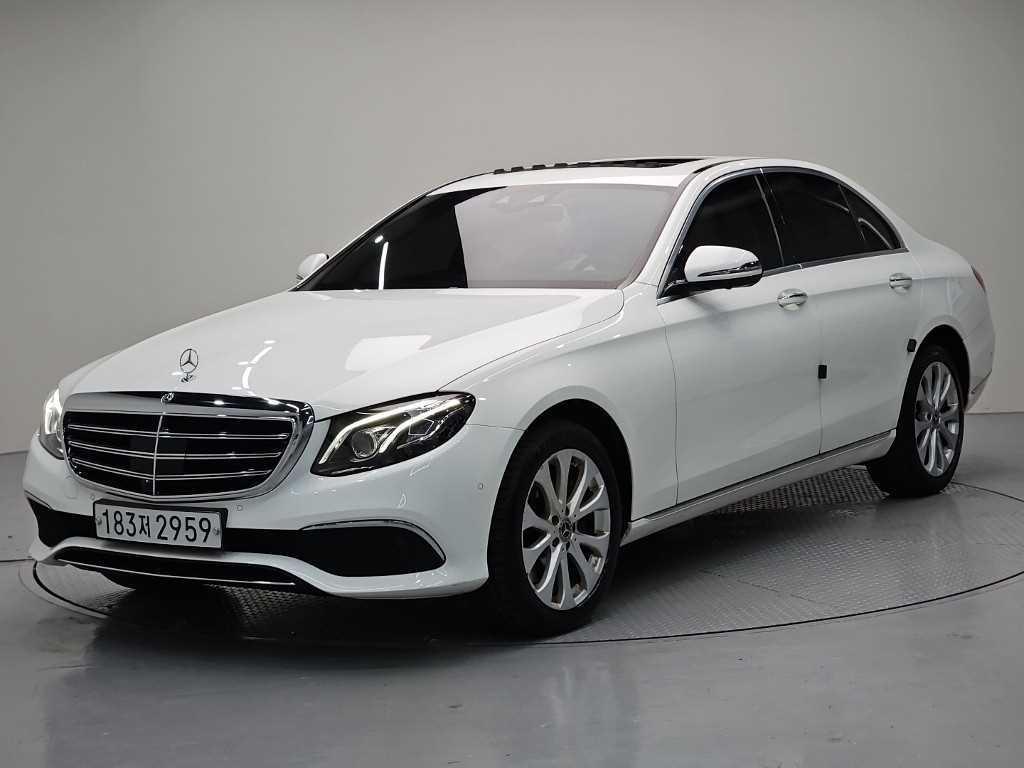 벤츠 E 클래스 E300 4MATIC 익스클루시브 사진