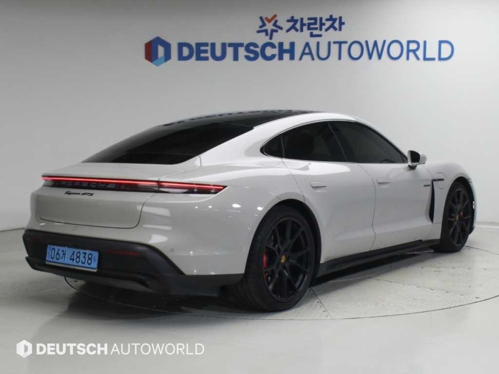 포르쉐 타이칸 GTS 사진 2/20