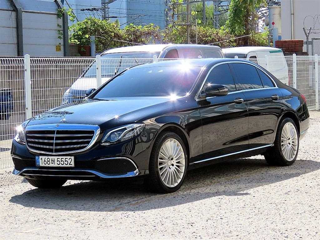 벤츠 E 클래스 E220d 4MATIC 익스클루시브 사진 2/20