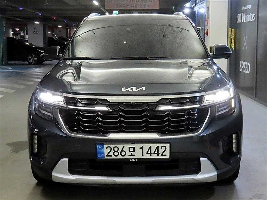 기아 셀토스 가솔린 2.0 2WD 시그니처 사진 2/20