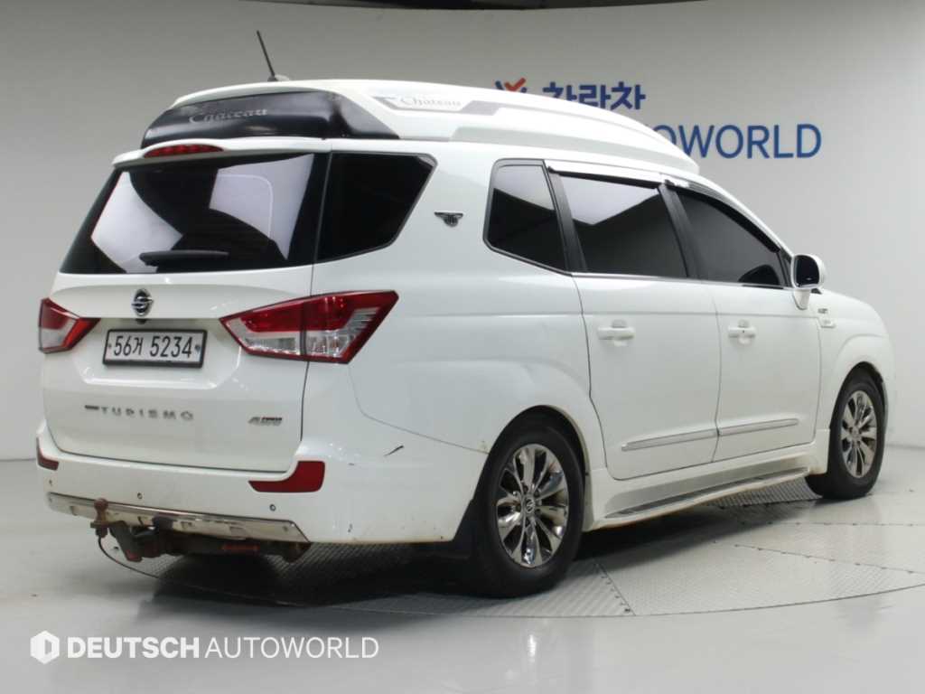 KGM 코란도 4WD 샤토 9인승 하이 리무진 사진 2/20