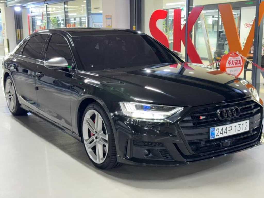 아우디 S8 4.0 TFSI 콰트로 LWB 사진 2/20