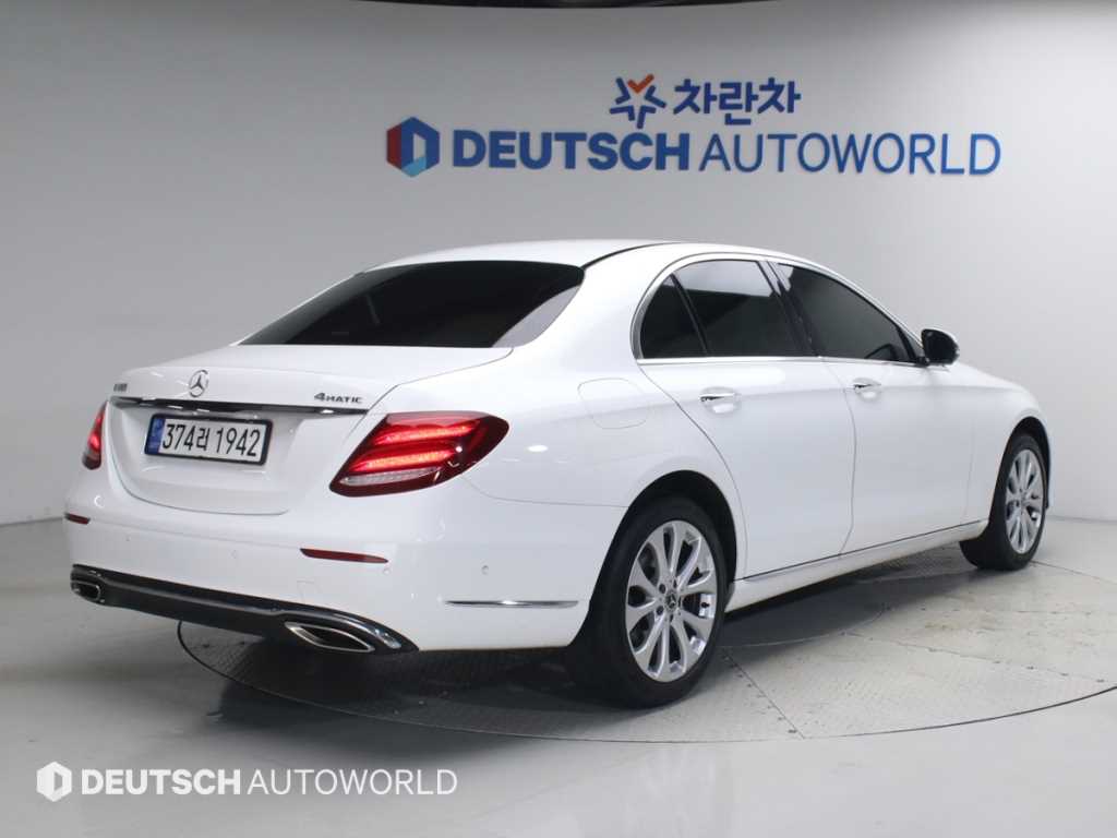 벤츠 E 클래스 E300 4MATIC 익스클루시브 사진 2/20