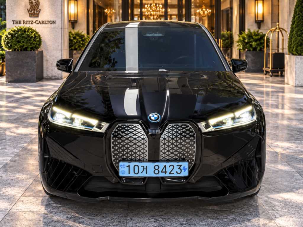 BMW iX xDrive 50 스포츠 플러스 사진