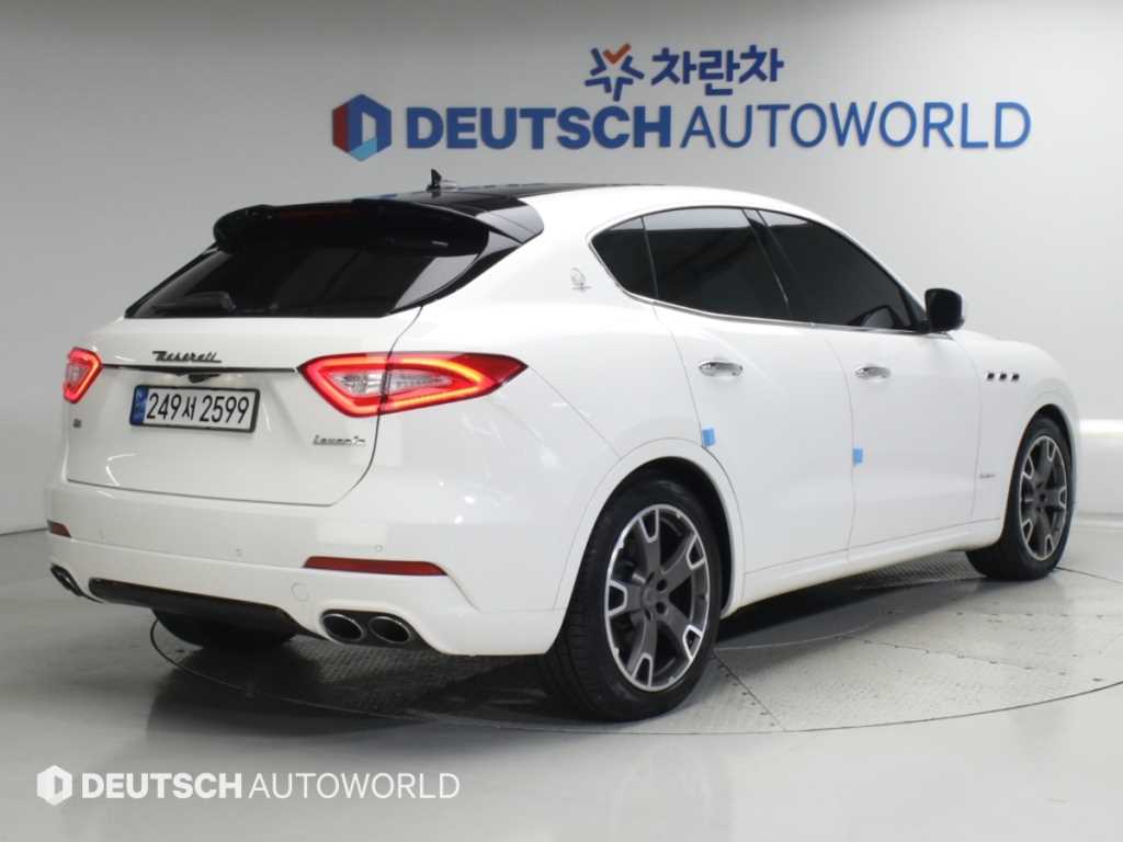 마세라티 르반떼 3.0 AWD 그란 스포츠 사진 2/20