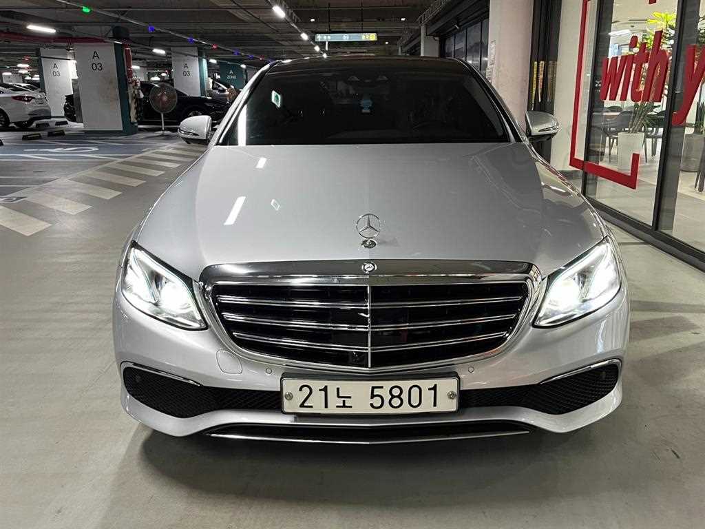 벤츠 E 클래스 E400 4MATIC 익스클루시브 사진 2/20