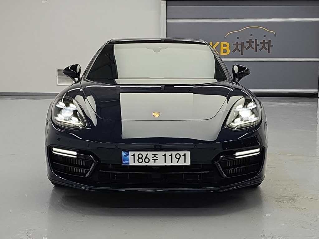 포르쉐 파나메라 4.0 GTS 사진 2/18