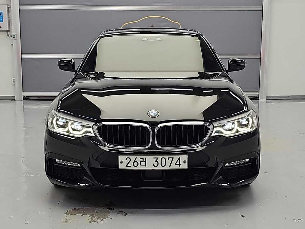 BMW 5시리즈 530i xDrive M 스포츠 사진 2/18
