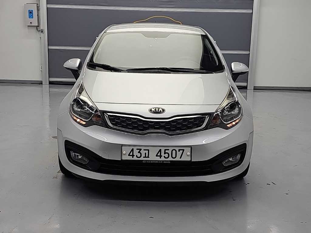 기아 프라이드 4DR 1.6GDI 럭셔리 ECO PLUS 사진 2/19