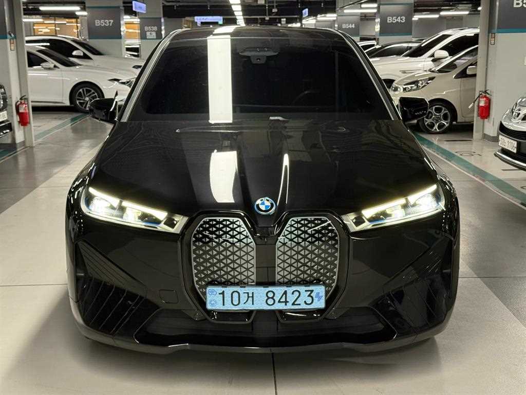 BMW iX xDrive 50 스포츠 플러스 사진 2/20