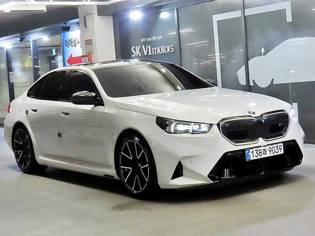M5 (F90, F10) M5 세단 2025년식