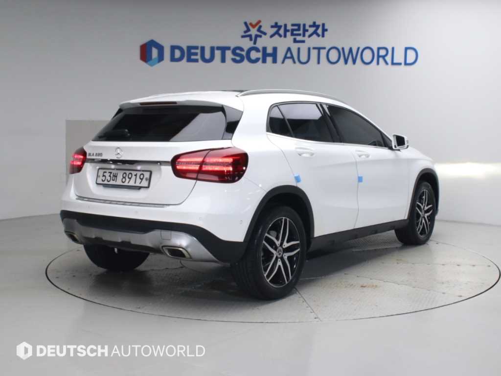 벤츠 GLA 클래스 GLA220 사진 2/20