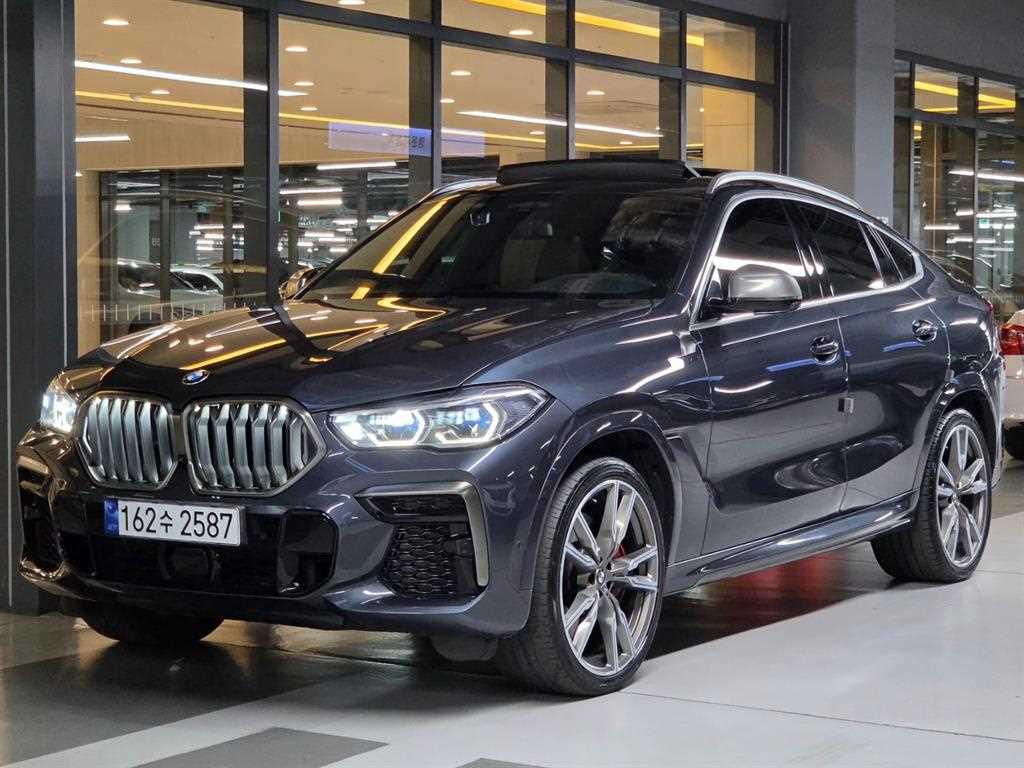 BMW X6 M50i 사진