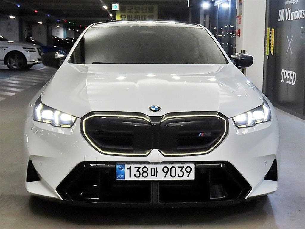 BMW 5시리즈 M5 세단 사진 2/20