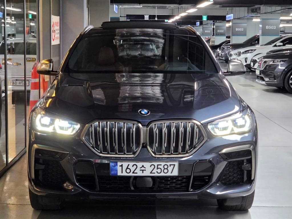 BMW X6 M50i 사진 2/20