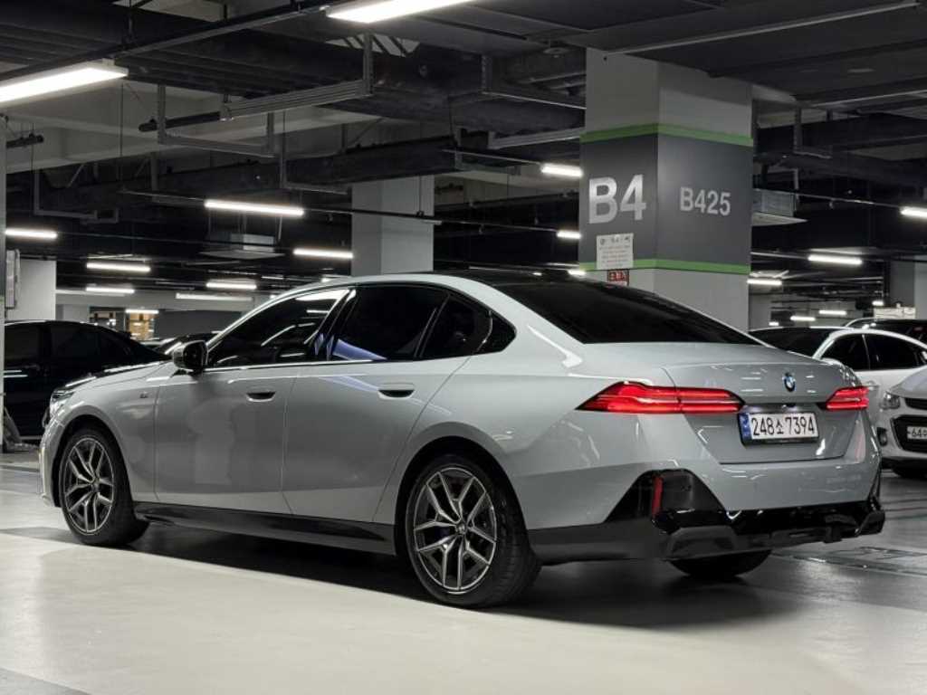 BMW 5시리즈 520i M 스포츠 사진 2/20