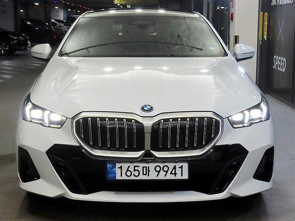 BMW 5시리즈 530e M 스포츠 사진 2/20