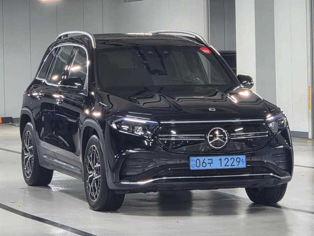 벤츠 EQB 300 4MATIC AMG 라인 사진 2/20