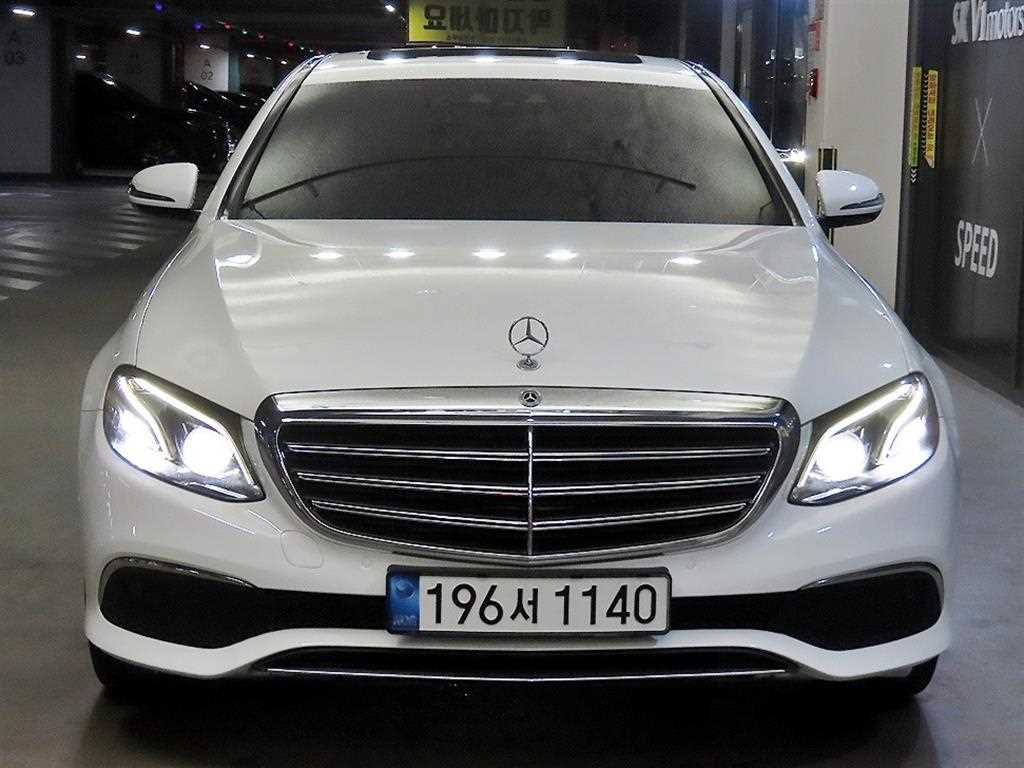 벤츠 E 클래스 E220d 익스클루시브 사진 2/20