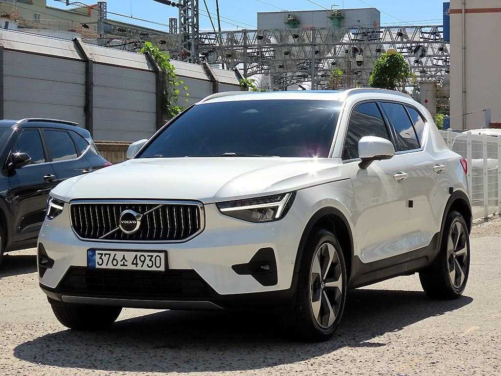 볼보 XC40 B4 AWD 얼티메이트 브라이트 사진 2/20