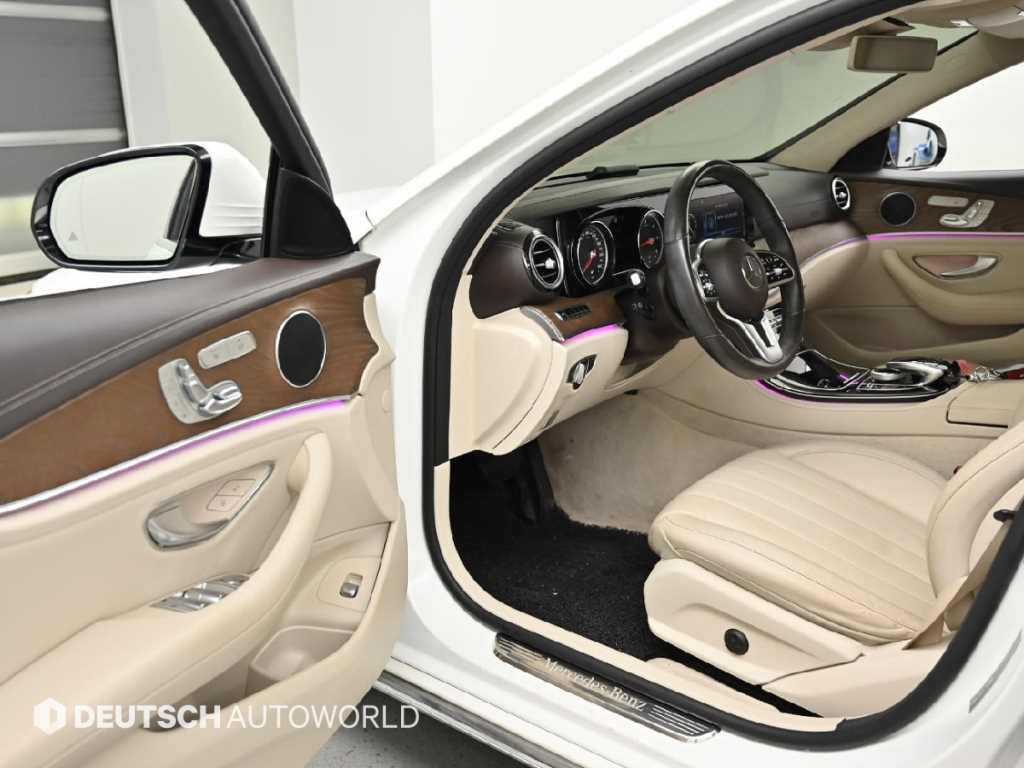 벤츠 E 클래스 E220d 4MATIC 익스클루시브 사진 2/20