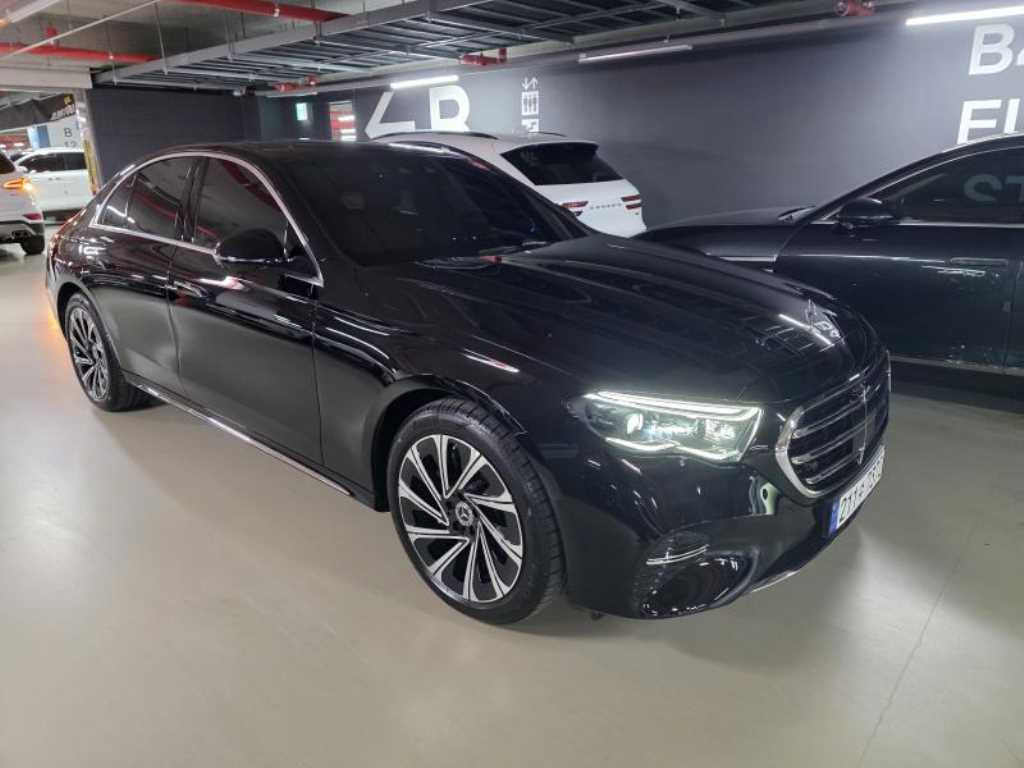 벤츠 E 클래스 E300 4MATIC 익스클루시브 사진 2/20