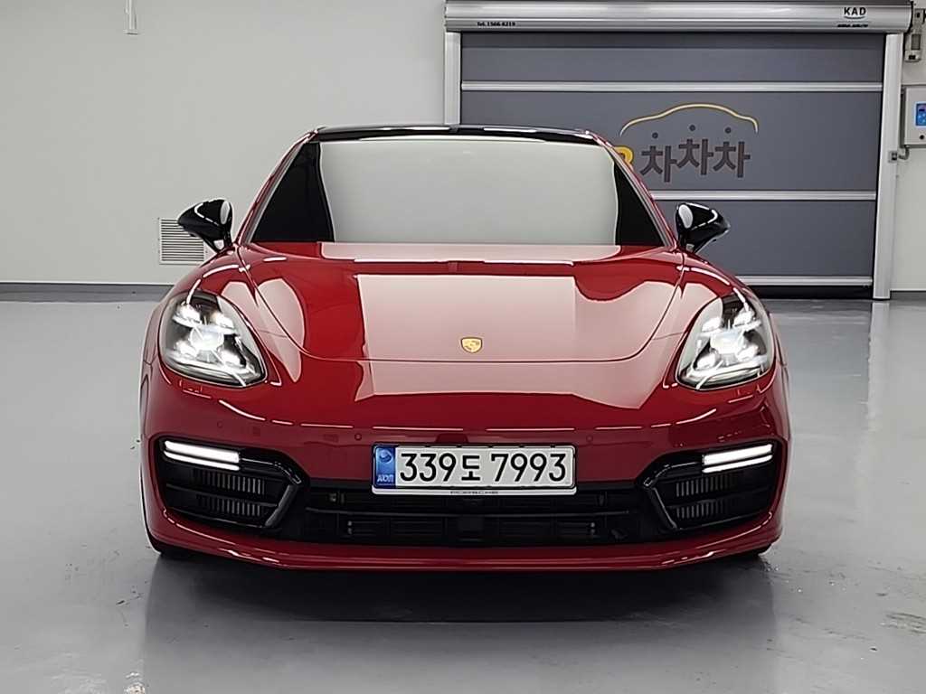 포르쉐 파나메라 4.0 GTS 사진 2/20