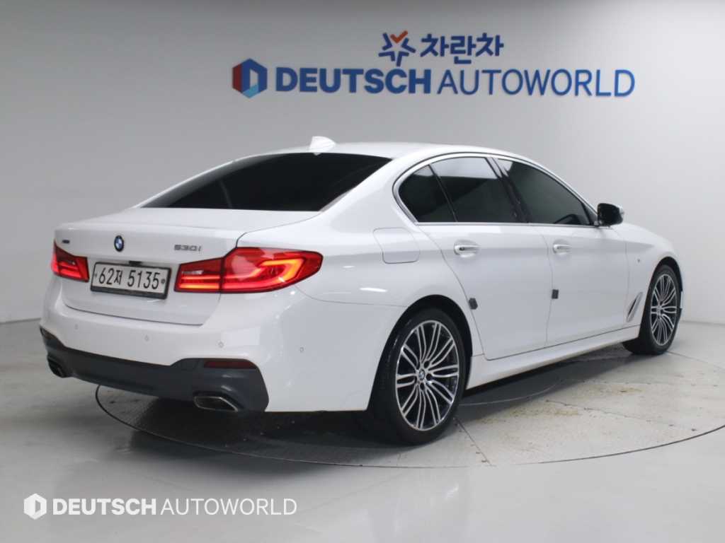 BMW 5시리즈 530i xDrive M 스포츠 사진 2/20