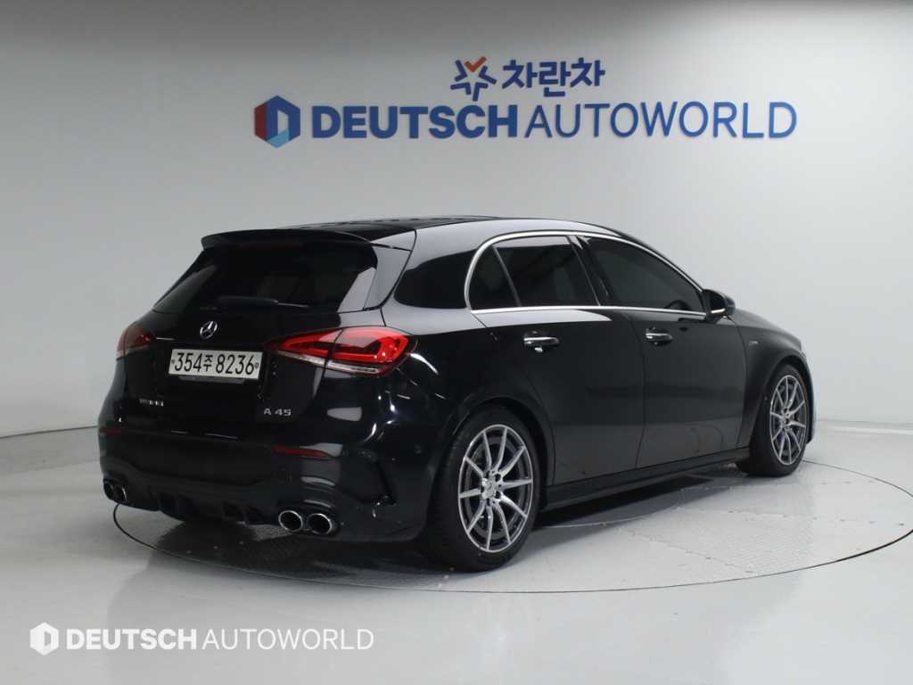 벤츠 A 클래스 AMG A45 4MATIC+ 해치백 사진 2/20