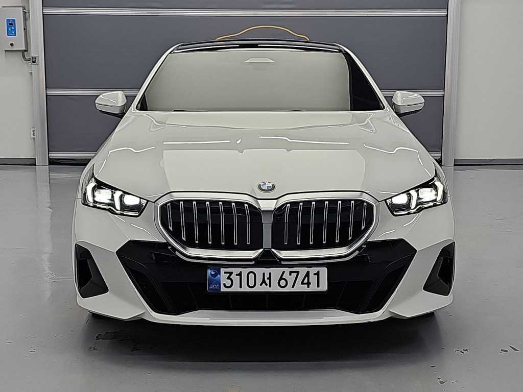 BMW 5시리즈 530i xDrive M 스포츠 사진 2/19