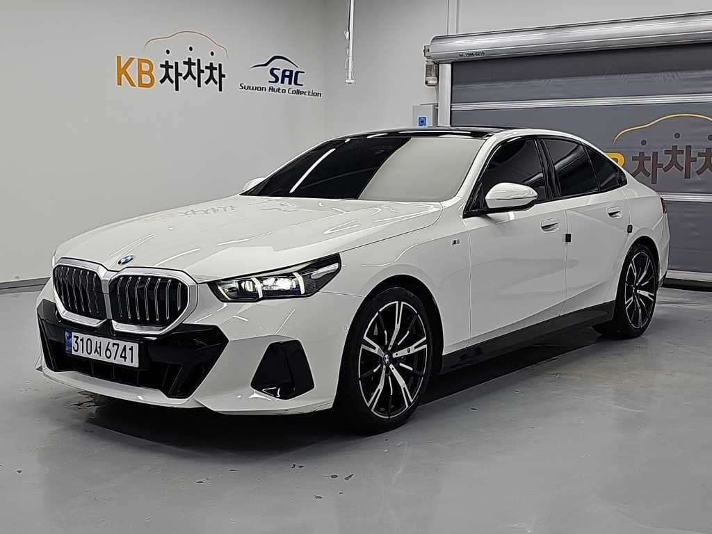 BMW 5시리즈 530i xDrive M 스포츠 사진