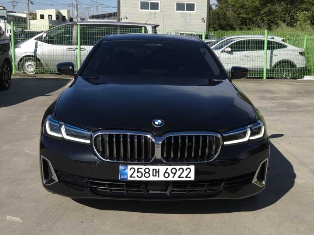 BMW 5시리즈 530e 럭셔리 사진 2/20