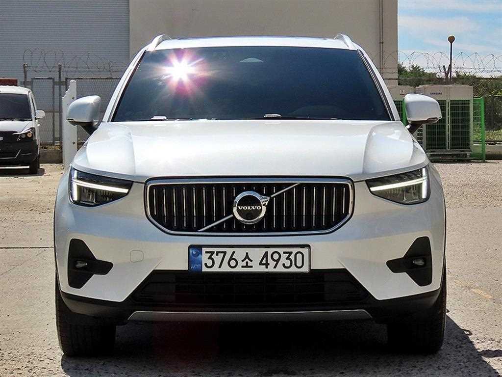 볼보 XC40 B4 AWD 얼티메이트 브라이트 사진